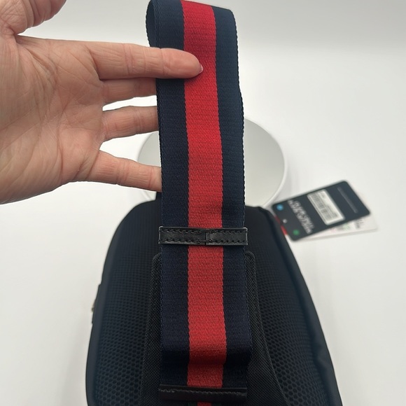 Gucci Embroidered Tiger Waste Bag Like New - Picture 7 of 12